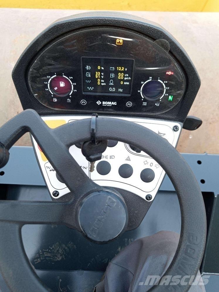 Bomag BW 218 D-5 SL 振動ローラ