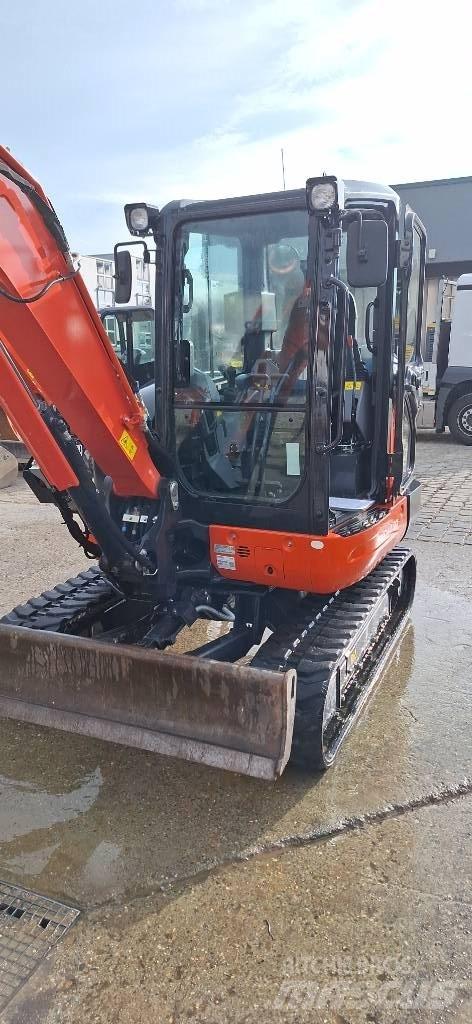 Kubota KX 042-4 ミニ油圧ショベル 7t以下（ミニユンボ・ミニディガー）