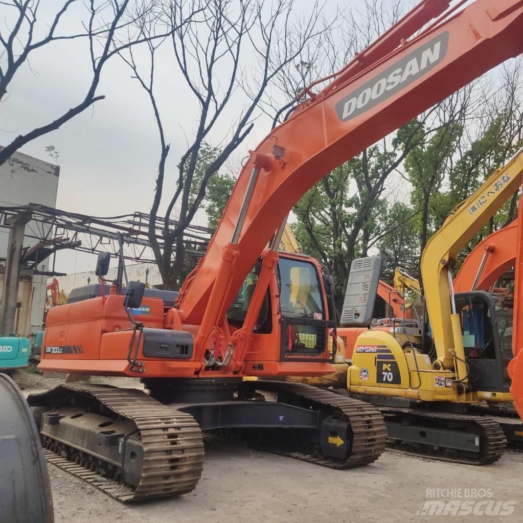Doosan DX 300 大型油圧ショベル12t以上（パワーショベル・ユンボ）
