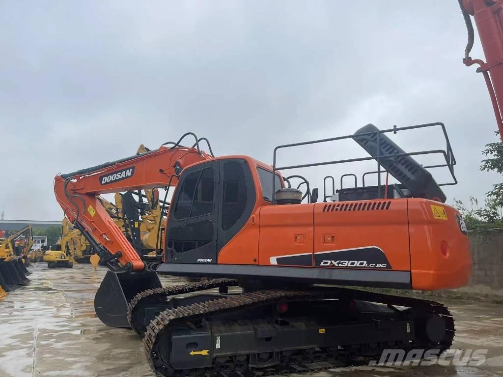 Doosan DX 300 LC 大型油圧ショベル12t以上（パワーショベル・ユンボ）