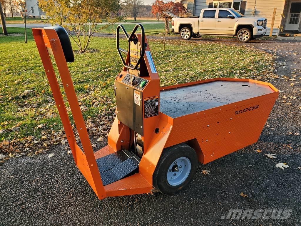 Taylor-Dunn SC090 トーイングトラック