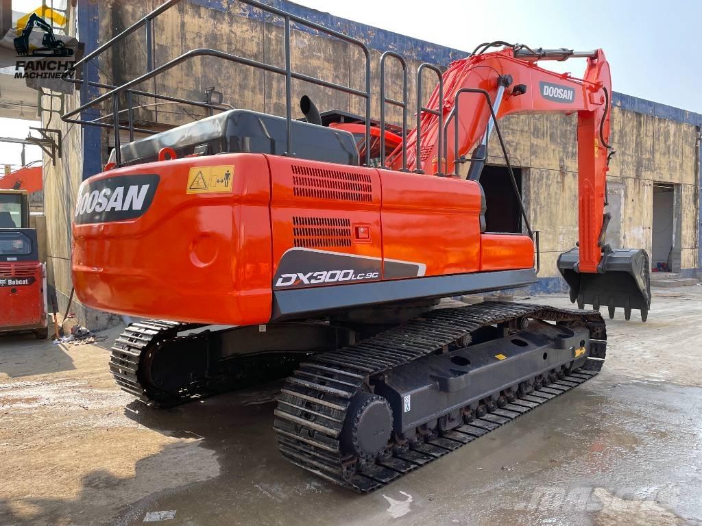 Doosan DX 300 LCA 大型油圧ショベル12t以上（パワーショベル・ユンボ）