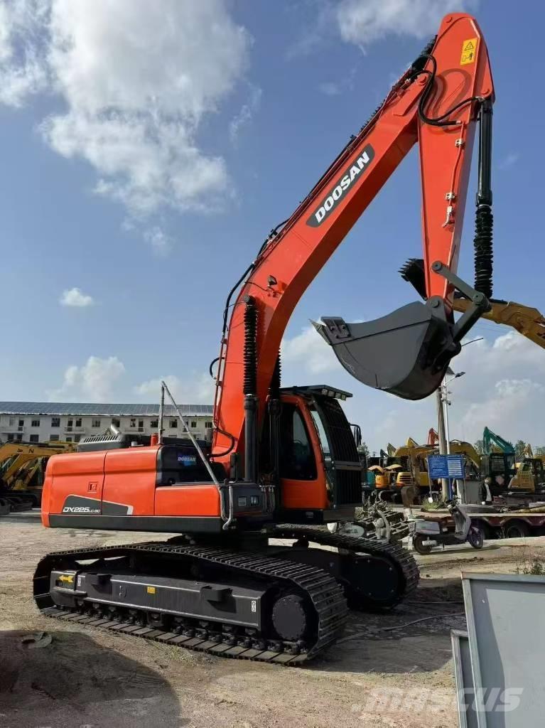 Doosan 225 LCA 大型油圧ショベル12t以上（パワーショベル・ユンボ）