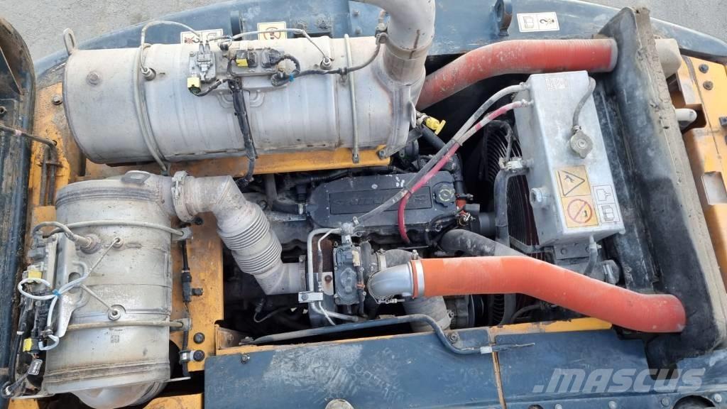 Hyundai HW 140 ホイール式油圧ショベル（パワーショベル・ユンボ・バックホー）