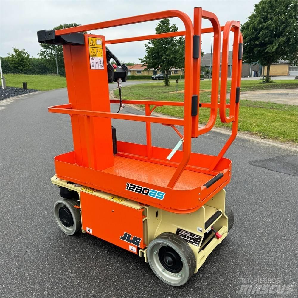 JLG 1230 ES 垂直昇降型リフト