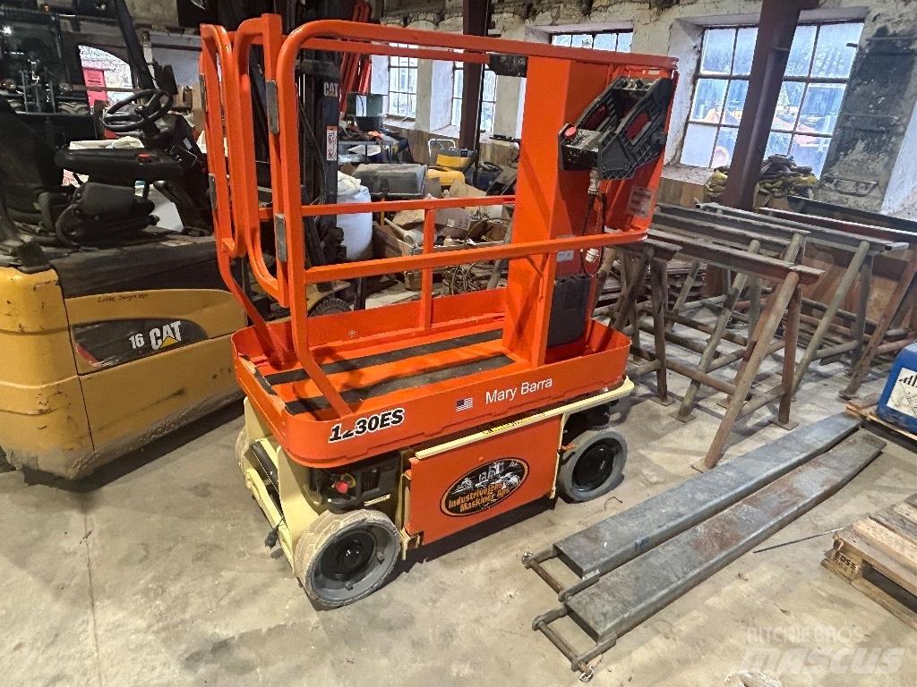 JLG 1230 ES 垂直昇降型リフト