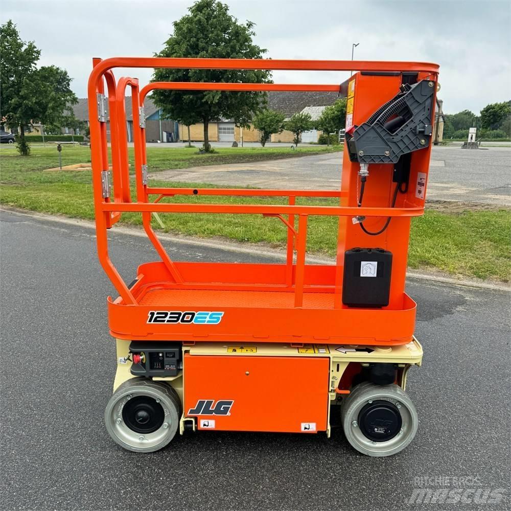 JLG 1230 ES 垂直昇降型リフト