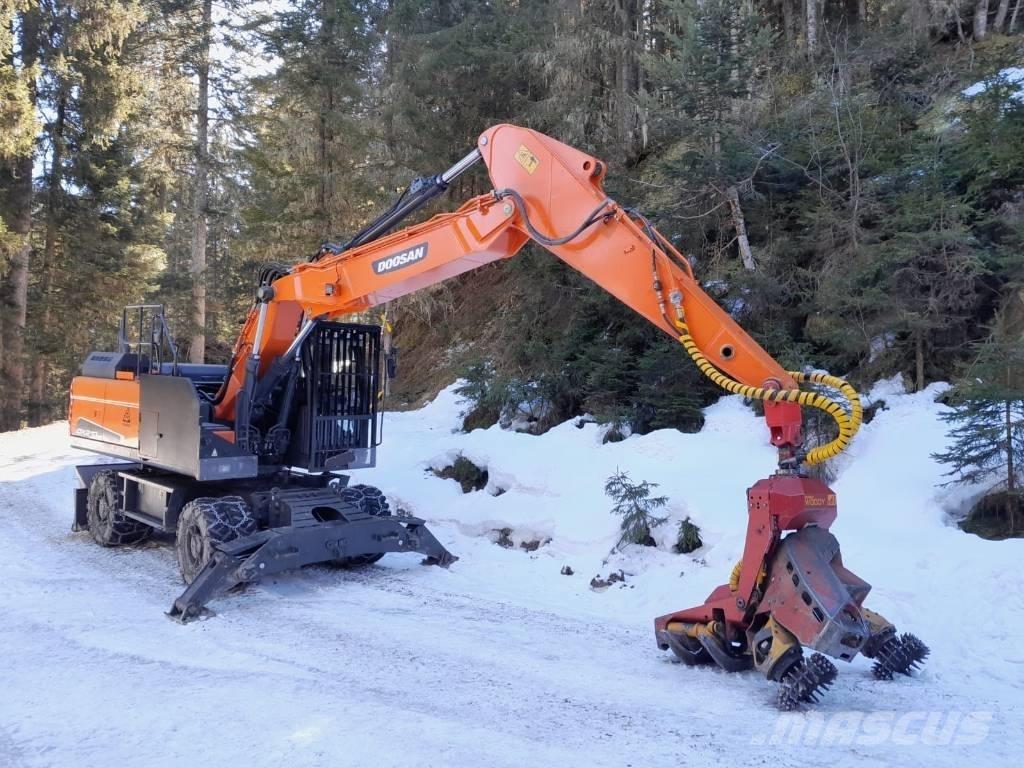 Doosan DX 210 W 林業油圧ショベル（パワーショベル・ユンボ・バックホー）