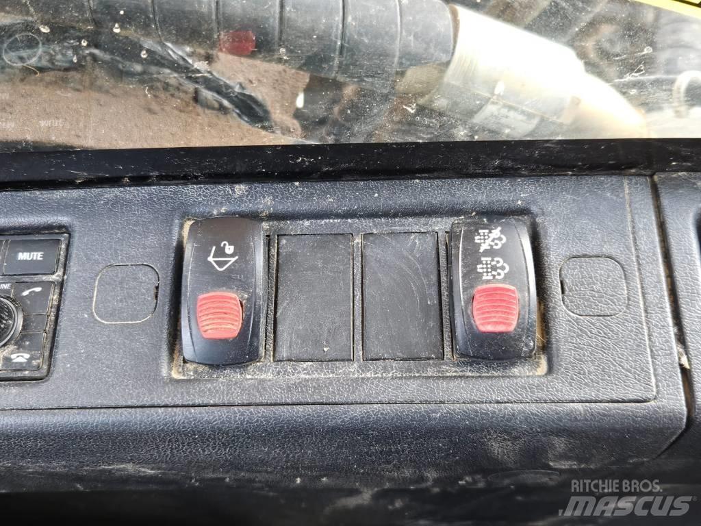 Hyundai HX 220 L 大型油圧ショベル12t以上（パワーショベル・ユンボ）