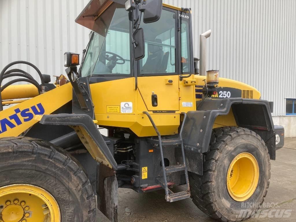 Komatsu WA 250 ホイールローダー・タイヤショベル