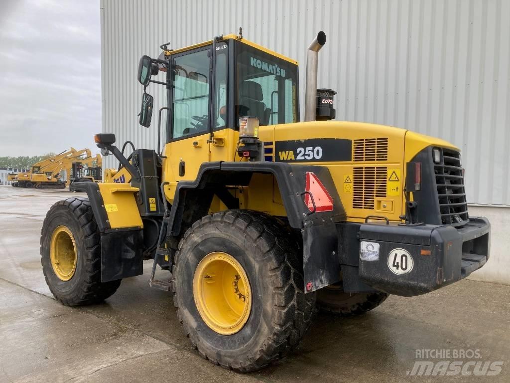 Komatsu WA 250 ホイールローダー・タイヤショベル