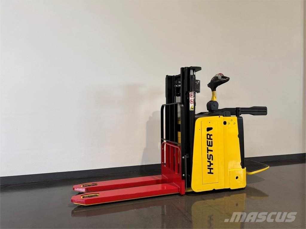 Hyster P2.0SD 自走式スタッカー