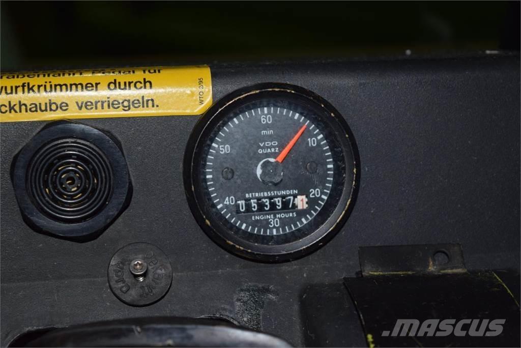 CLAAS Jaguar 820 自走式フォレージハーベスター