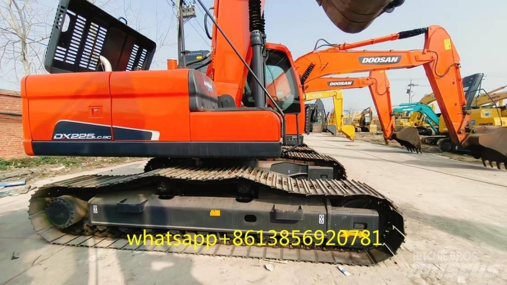 Doosan DX 225 大型油圧ショベル12t以上（パワーショベル・ユンボ）