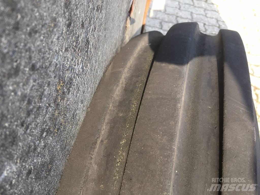 BKT 7.50 R 16 + velg タイヤ、ホイル、リム