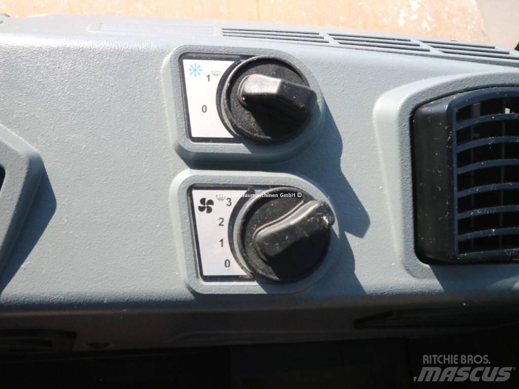 Bomag BW 211 D-50 振動ローラ