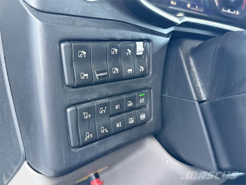 Scania R650 8x4 キャブ付きシャーシ