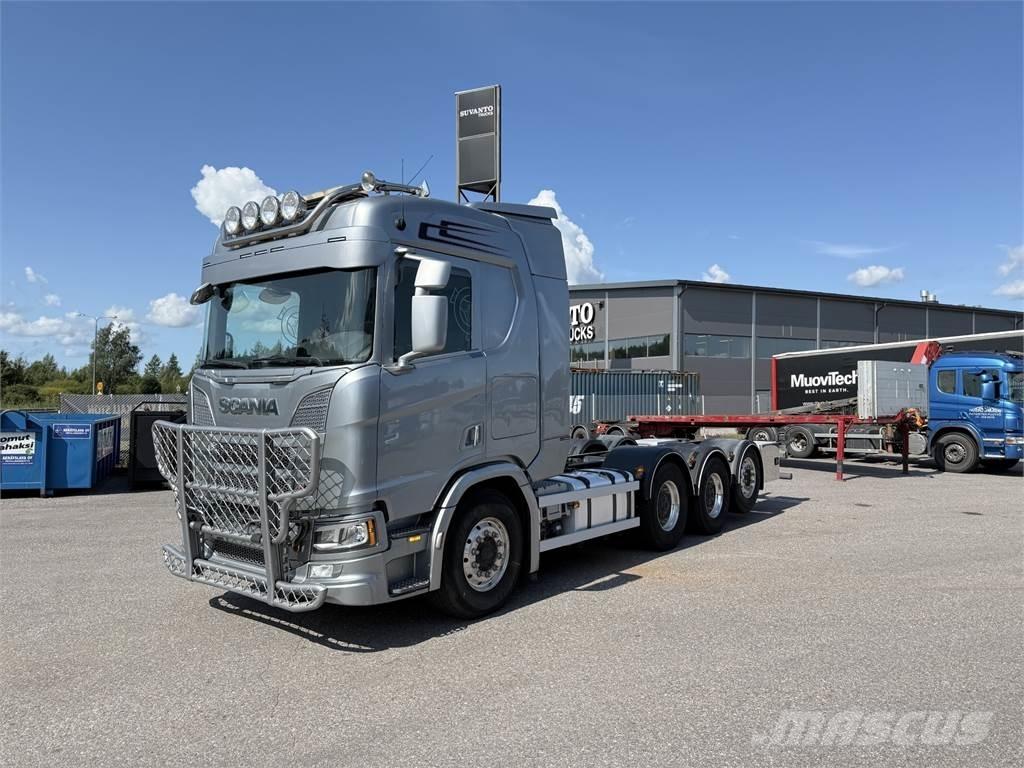 Scania R650 8x4 キャブ付きシャーシ