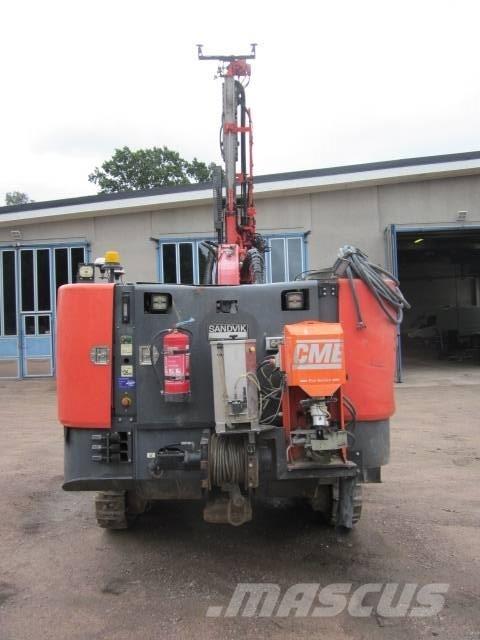 Sandvik DC 410 Ri サーフェイスドリルリグ