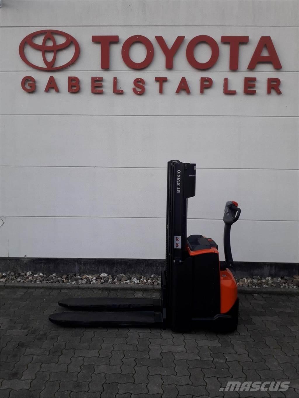 Toyota SWE120 ウォーキンフォークリフト