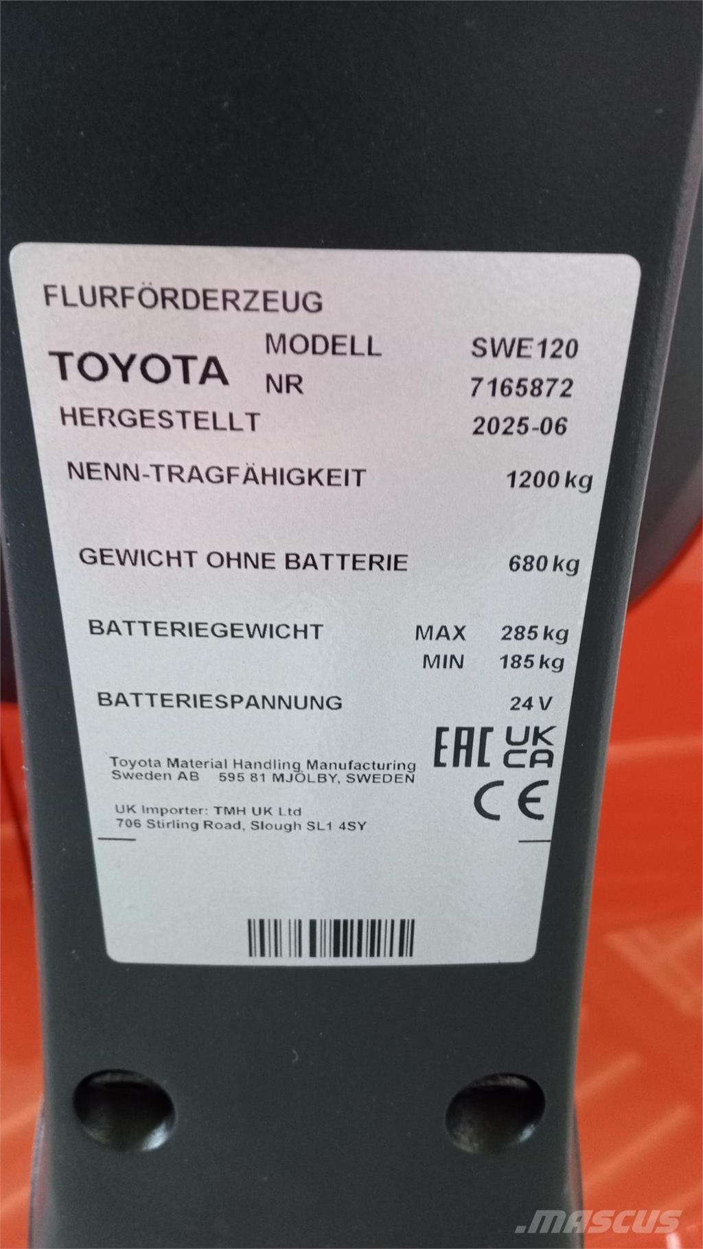 Toyota SWE120 自走式スタッカー