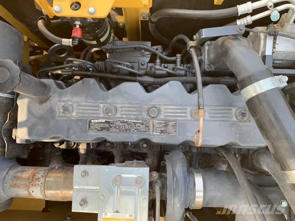 Komatsu PC 220-8 中型油圧ショベル 7ｔ-12ｔ（ユンボ・パワーショベル・バックホー）