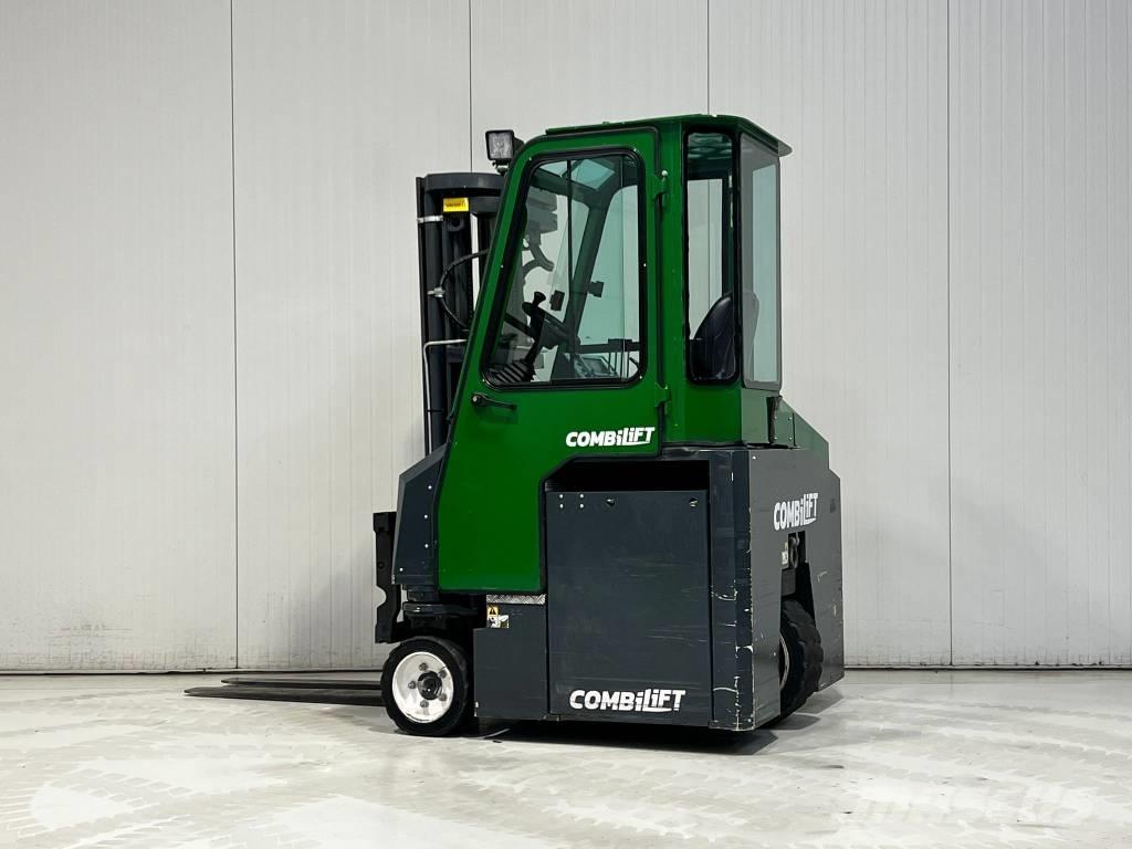 Combilift CBE2500 全方向リーチ型フォークリフト