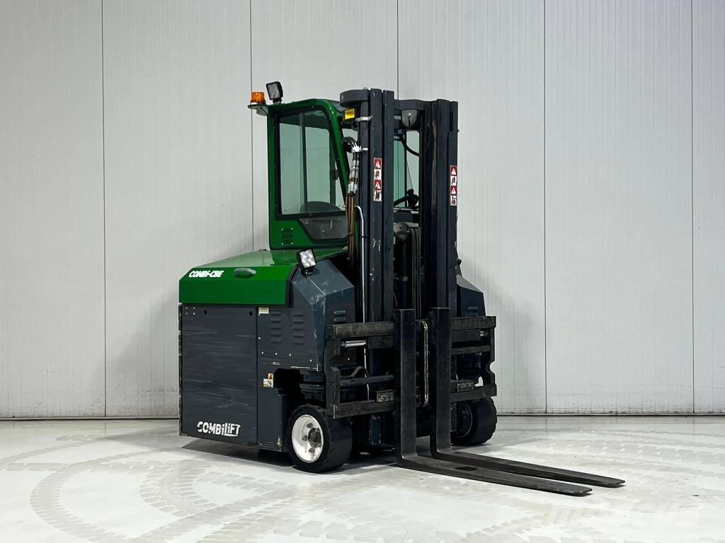 Combilift CBE2500 全方向リーチ型フォークリフト