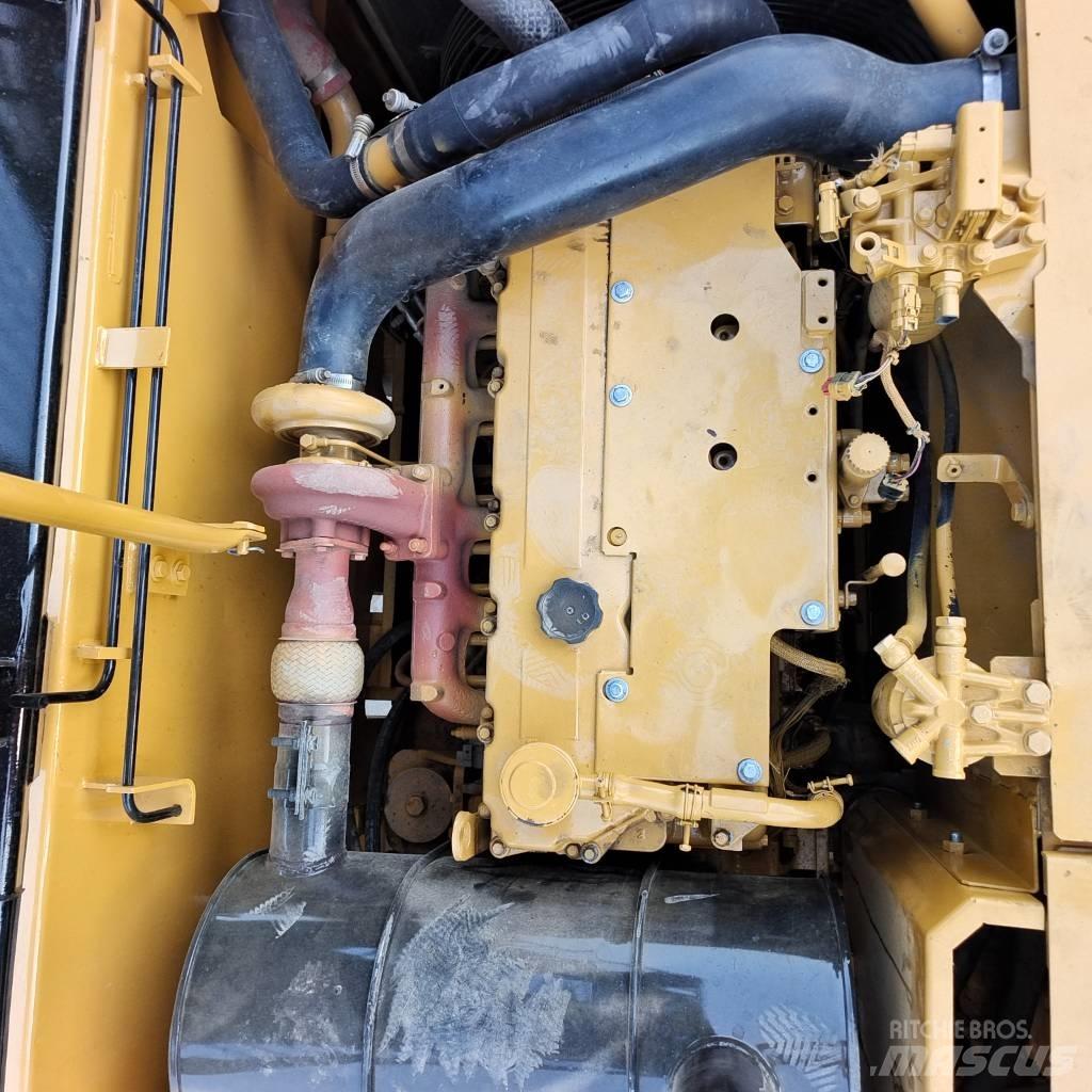 CAT 320D 大型油圧ショベル12t以上（パワーショベル・ユンボ）