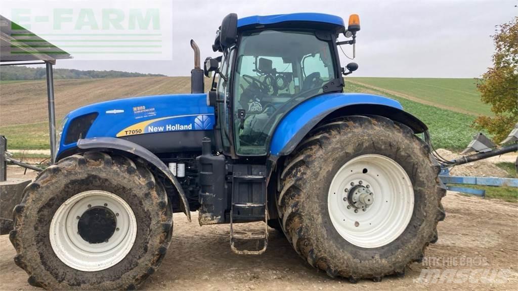 New Holland T7050 トラクター