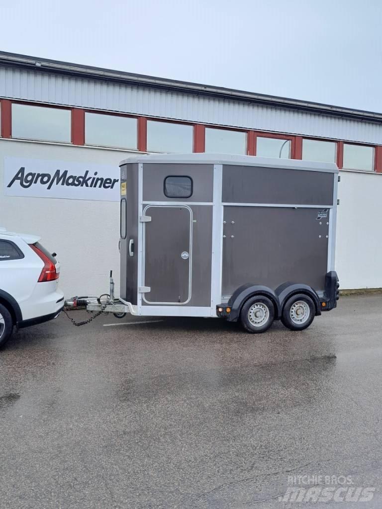 Ifor Williams HB 506 家畜輸送用トレーラー