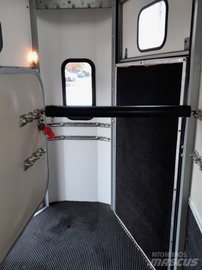 Ifor Williams HB 506 家畜輸送用トレーラー