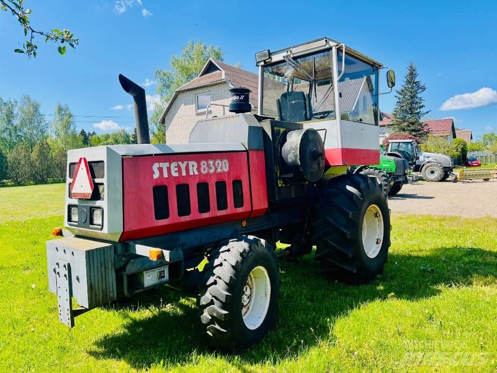 Steyr 8320 フォレージハーベスター