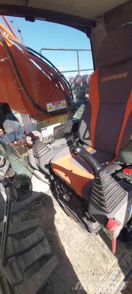 Doosan DX 300 LC 大型油圧ショベル12t以上（パワーショベル・ユンボ）