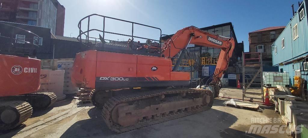 Doosan DX 300 LC 大型油圧ショベル12t以上（パワーショベル・ユンボ）