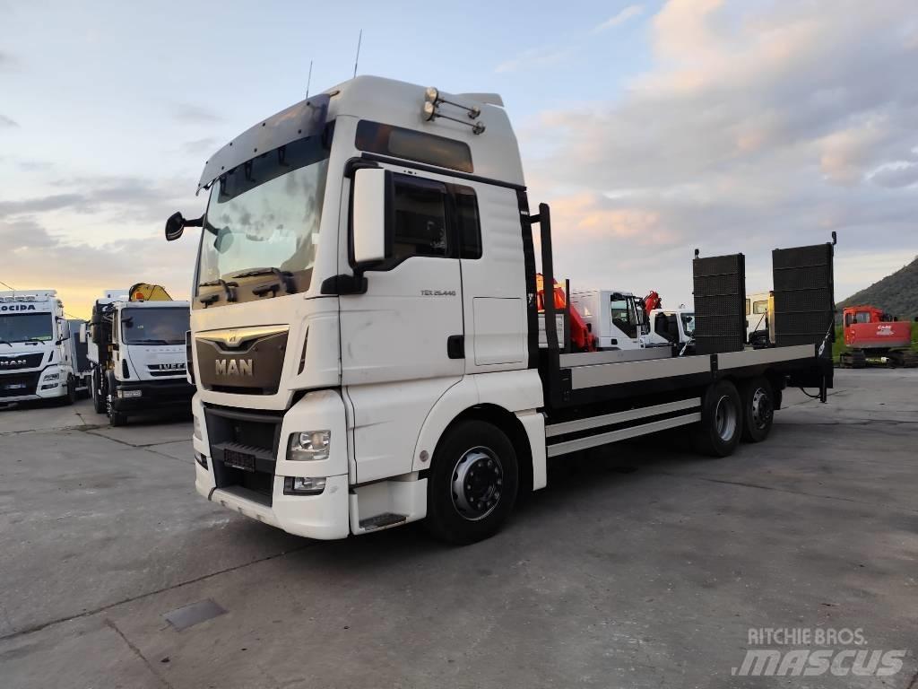 MAN TGX 26.440 平ボディー／ウインチトラック