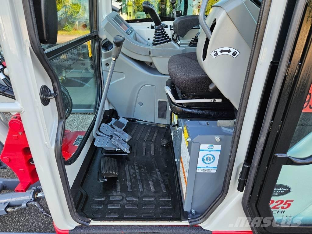 Takeuchi TB 225 ミニ油圧ショベル 7t以下（ミニユンボ・ミニディガー）