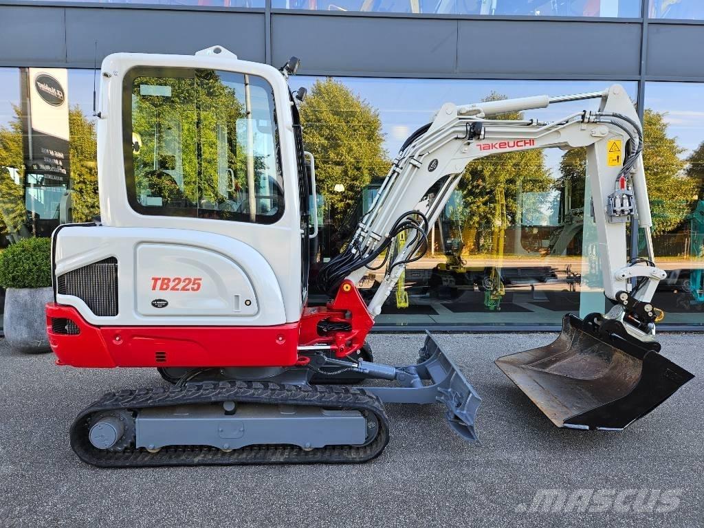 Takeuchi TB 225 ミニ油圧ショベル 7t以下（ミニユンボ・ミニディガー）