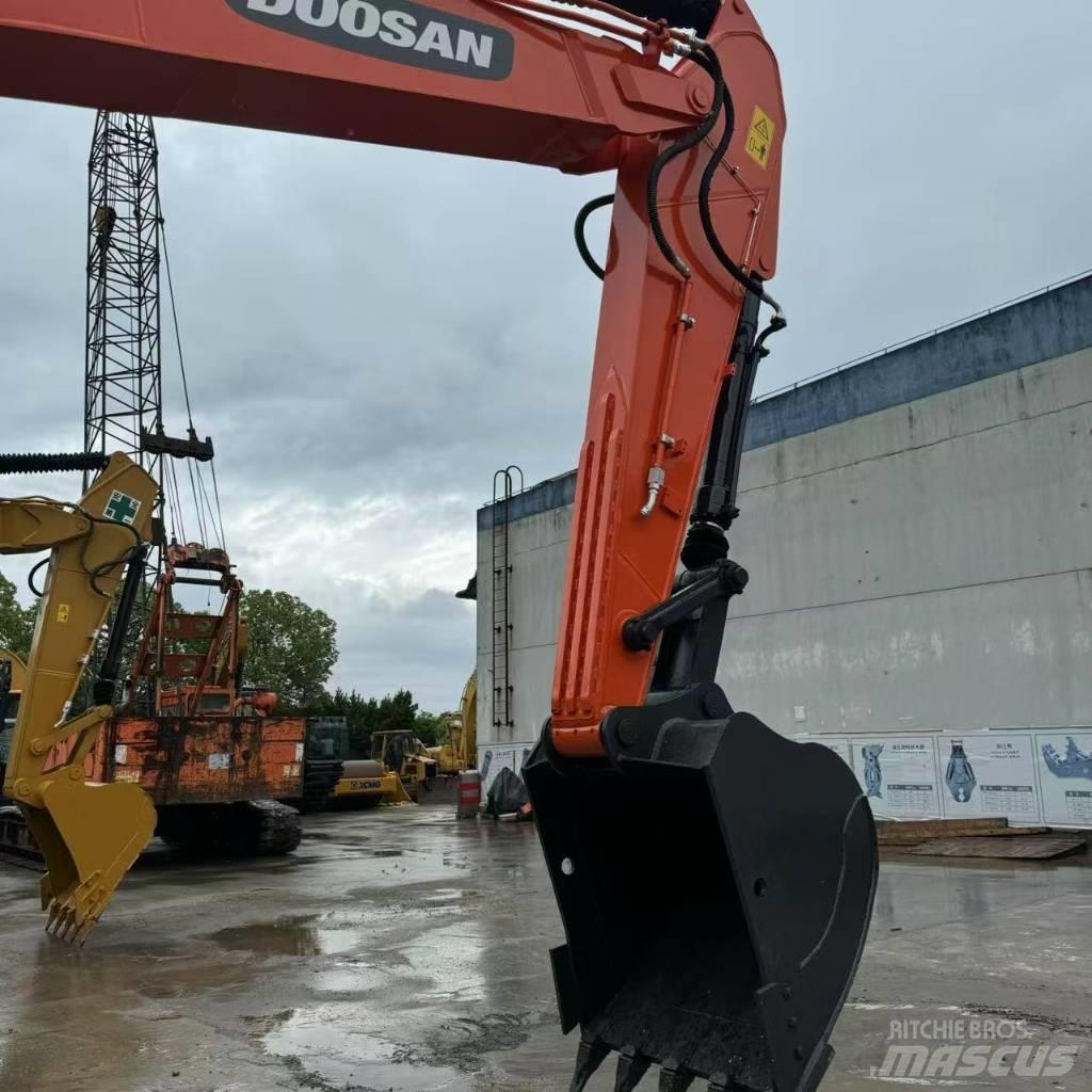 Doosan DX 225 LC 大型油圧ショベル12t以上（パワーショベル・ユンボ）