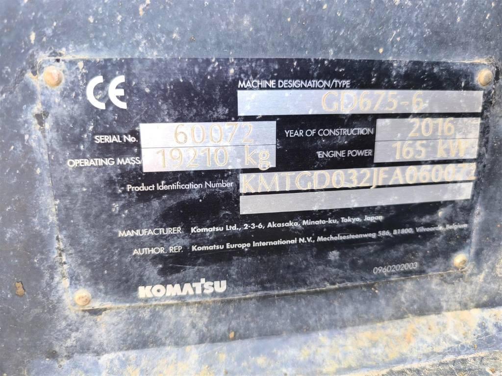 Komatsu GD 675-6 モーターグレーダー