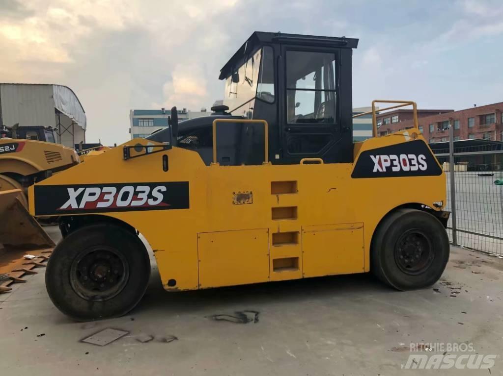 XCMG XP303 タイヤローラ