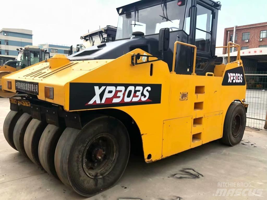 XCMG XP303 タイヤローラ