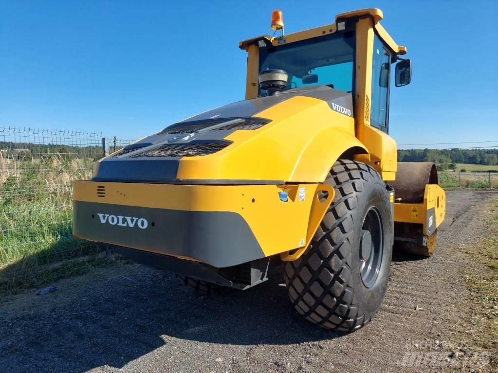 Volvo SD 115 B 振動ローラ