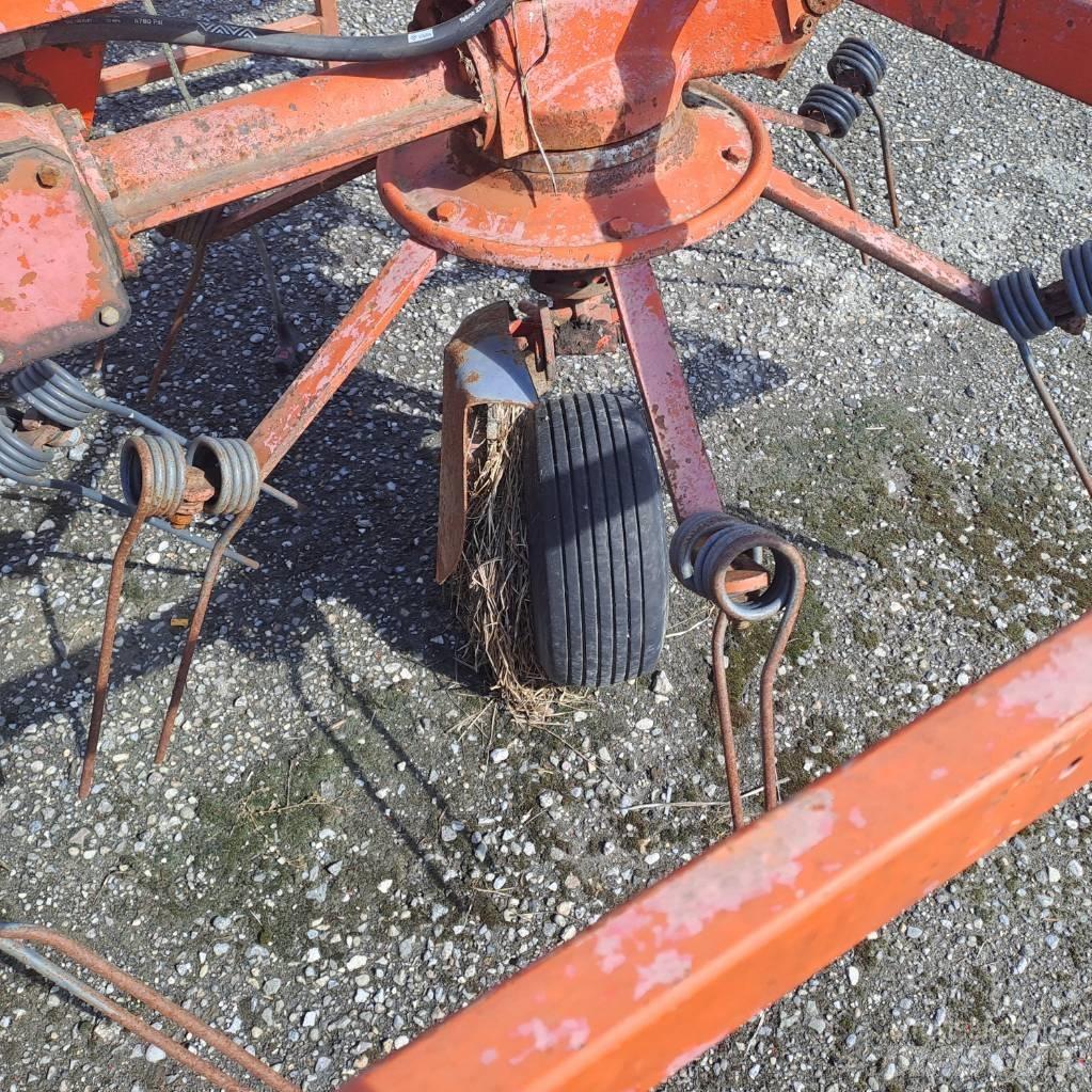 Kuhn GF 6301 M H テッダー・テッダーレーキ