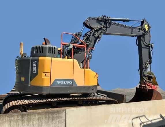Volvo ECR 235 E 大型油圧ショベル12t以上（パワーショベル・ユンボ）
