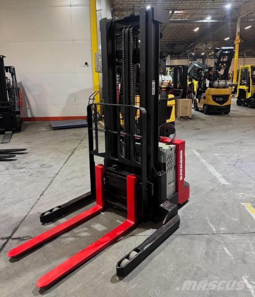 Raymond RSS40 自走式スタッカー