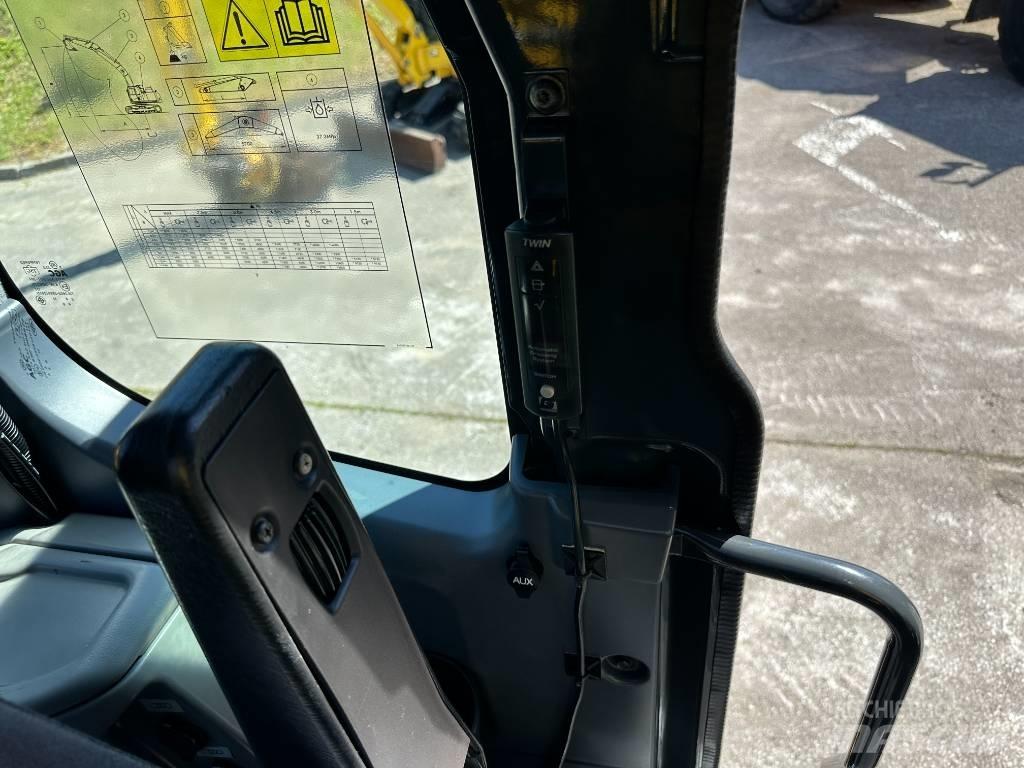 Komatsu PC210LCi-11 大型油圧ショベル12t以上（パワーショベル・ユンボ）