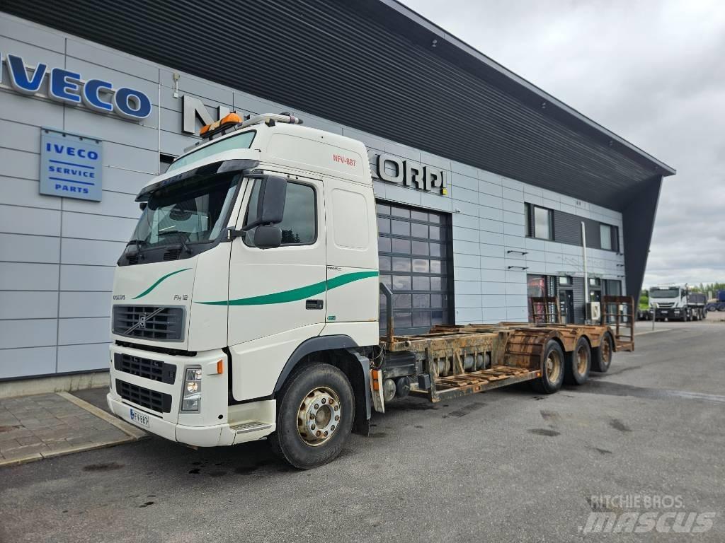 Volvo FH12 8x4 林業機械輸送トラック