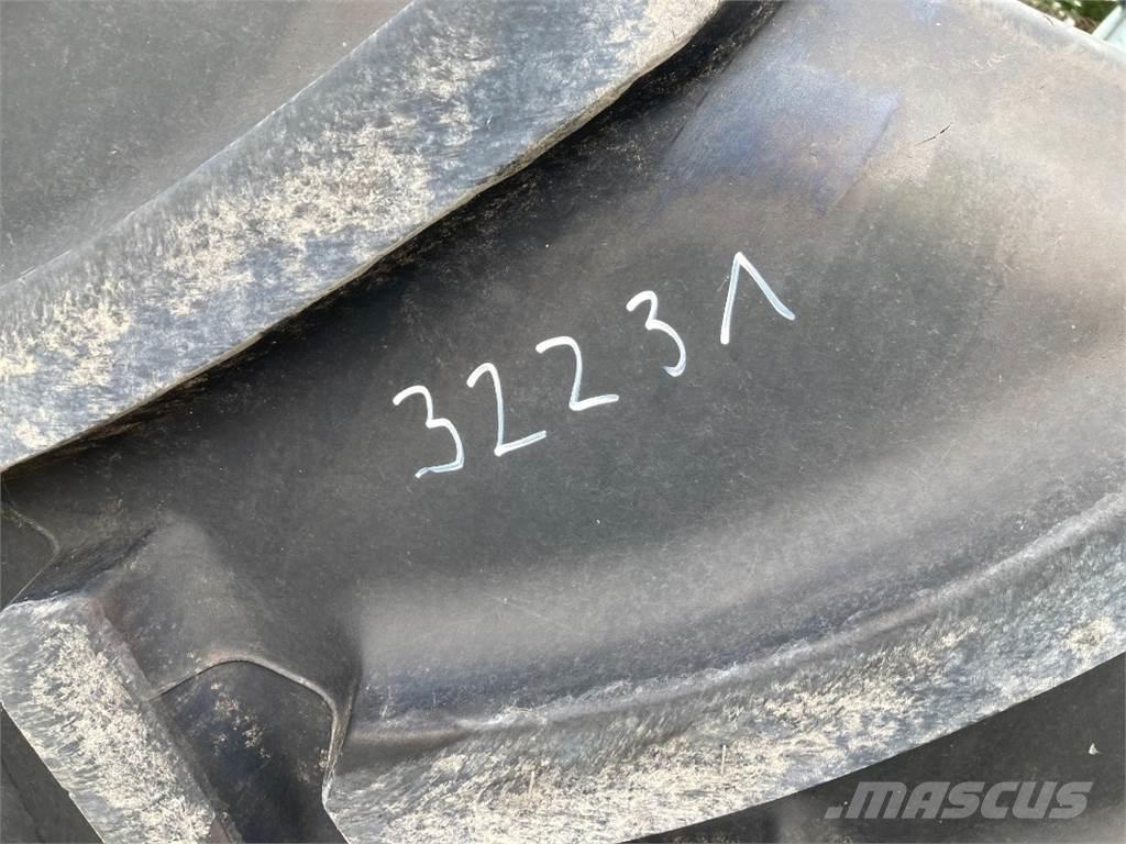 Mitas 2x 650/65R42 その他トラクターアクセサリー・アタッチメント