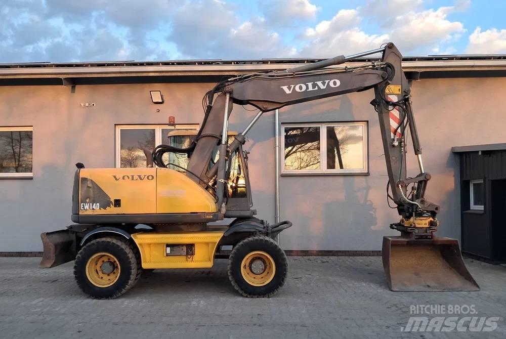 Volvo EW 140 ホイール式油圧ショベル（パワーショベル・ユンボ・バックホー）